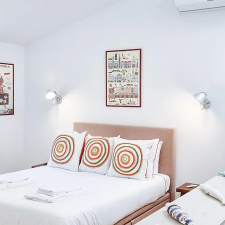 Style In A Pedestrian Quarter In The City's Heart Oporto