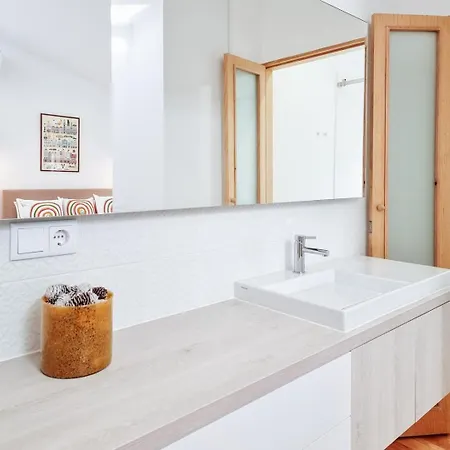 Style In A Pedestrian Quarter In The City's Heart * Oporto