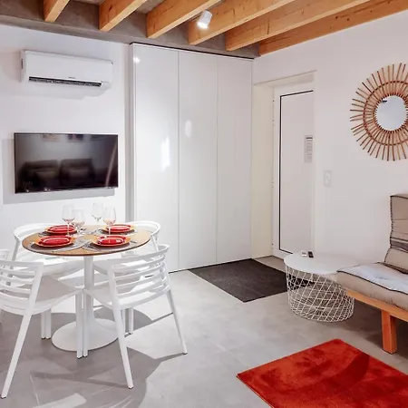 Hébergement de vacances Style In A Pedestrian Quarter In The City's Heart *