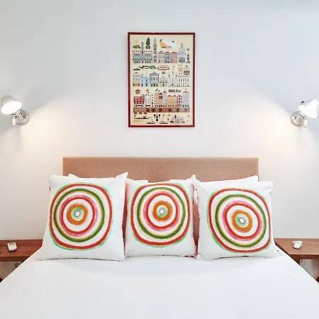 Style In A Pedestrian Quarter In The City's Heart 4* 포르투
