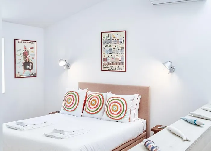 Style In A Pedestrian Quarter In The City's Heart بورتو